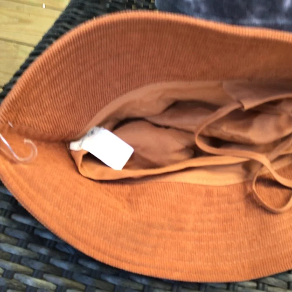 Women's Relaxed Fit Short Sleeve Luxe Size M Free Universal Thread Hat - Picture 4 of 5